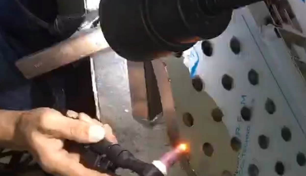恒蕊超激光焊機(jī)在汽車(chē)腳踏板焊接中的優(yōu)勢(shì)與應(yīng)用
